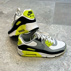 Nike Air Max 90 Woman’s 6 Child 3.5 💚